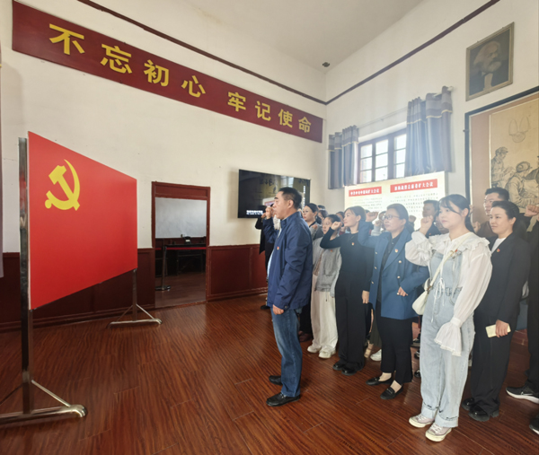门诊党总支主题党日活动3.jpg